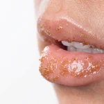 7 Kebiasaan Pagi untuk Bibir yang Lebih Sehata