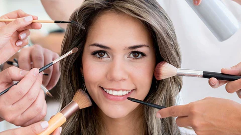 5 Tips Memilih Makeup yang Ramah untuk Kesehatan Kulit