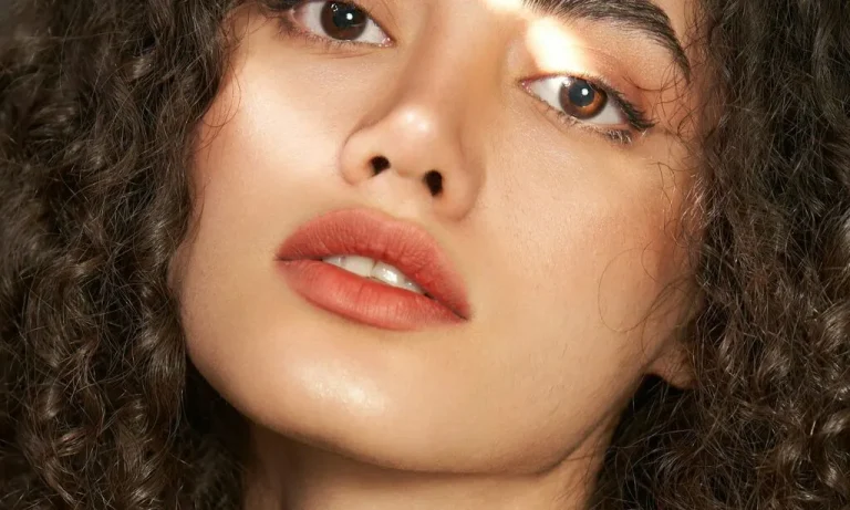 5 Tips Menjaga Bibir Tetap Cerah Walau Sering Kena Sinar Matahari